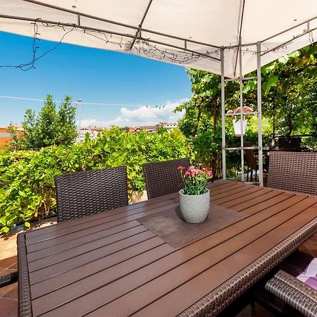 רוביני Apartment & Rooms Graciela מראה חיצוני תמונה