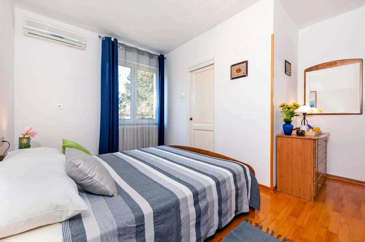רוביני Apartment & Rooms Graciela מראה חיצוני תמונה