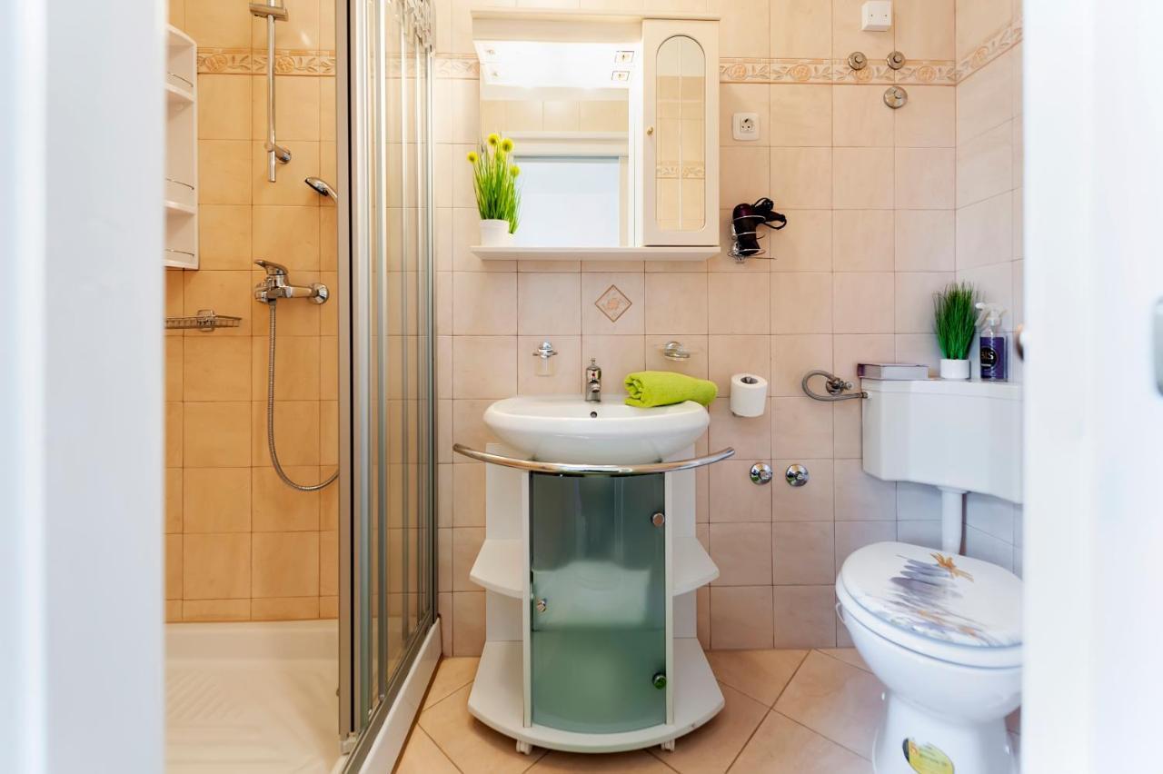רוביני Apartment & Rooms Graciela מראה חיצוני תמונה