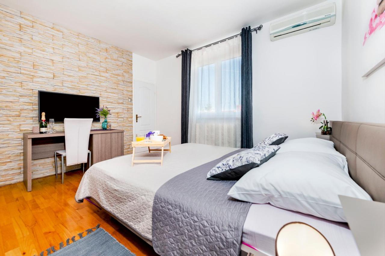 רוביני Apartment & Rooms Graciela מראה חיצוני תמונה