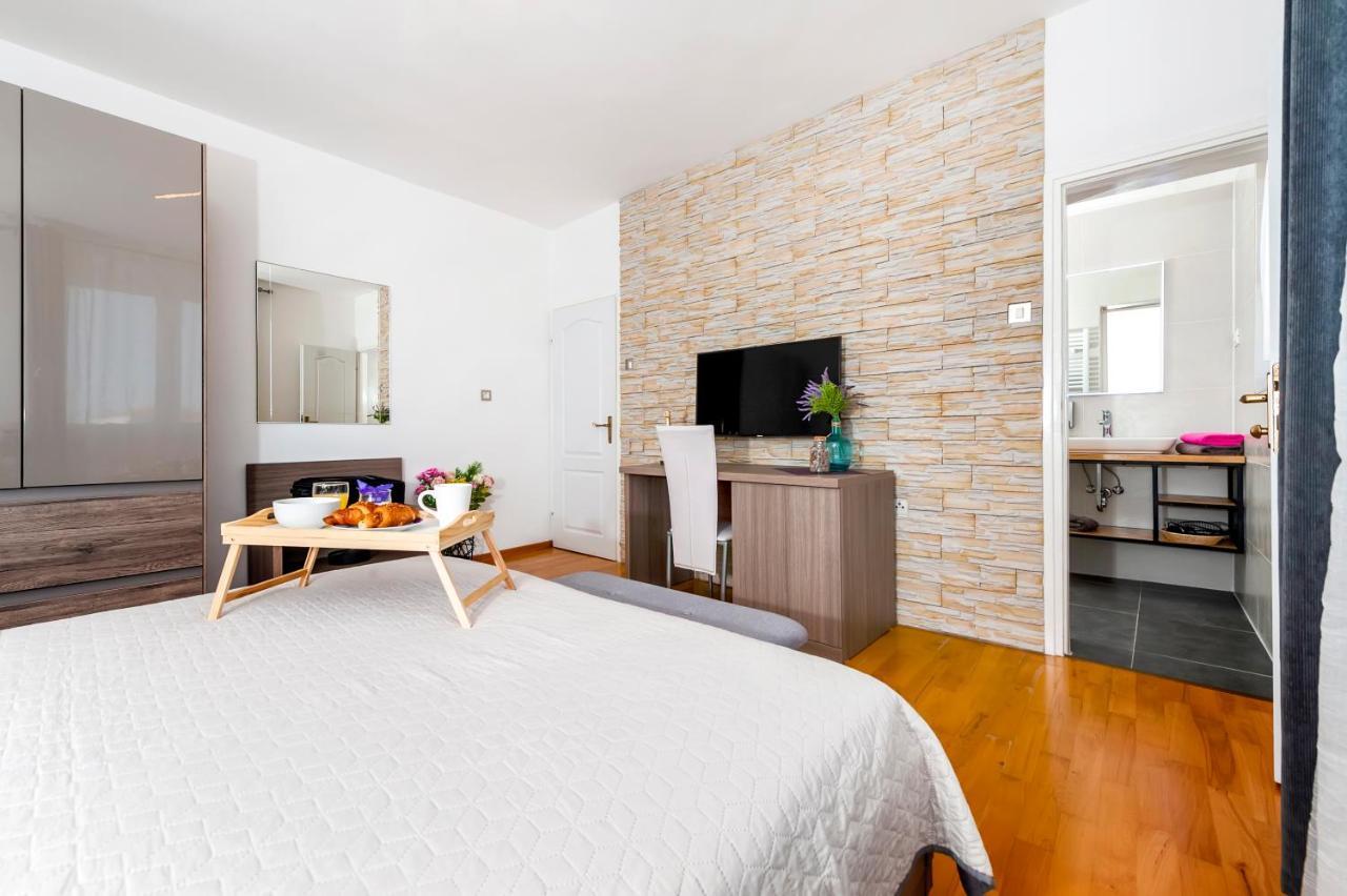 רוביני Apartment & Rooms Graciela מראה חיצוני תמונה