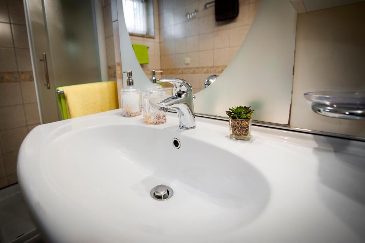 רוביני Apartment & Rooms Graciela מראה חיצוני תמונה