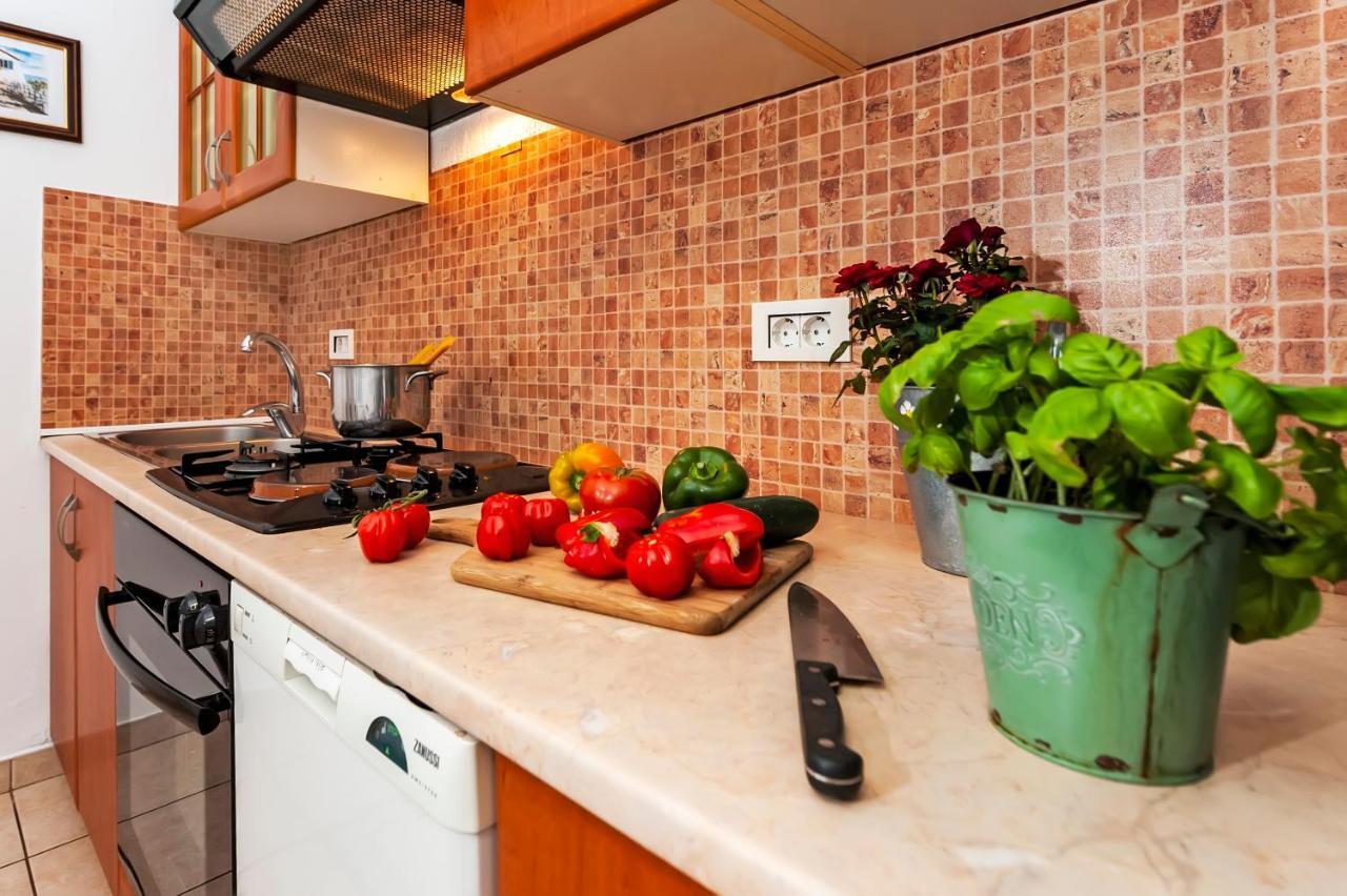 רוביני Apartment & Rooms Graciela מראה חיצוני תמונה